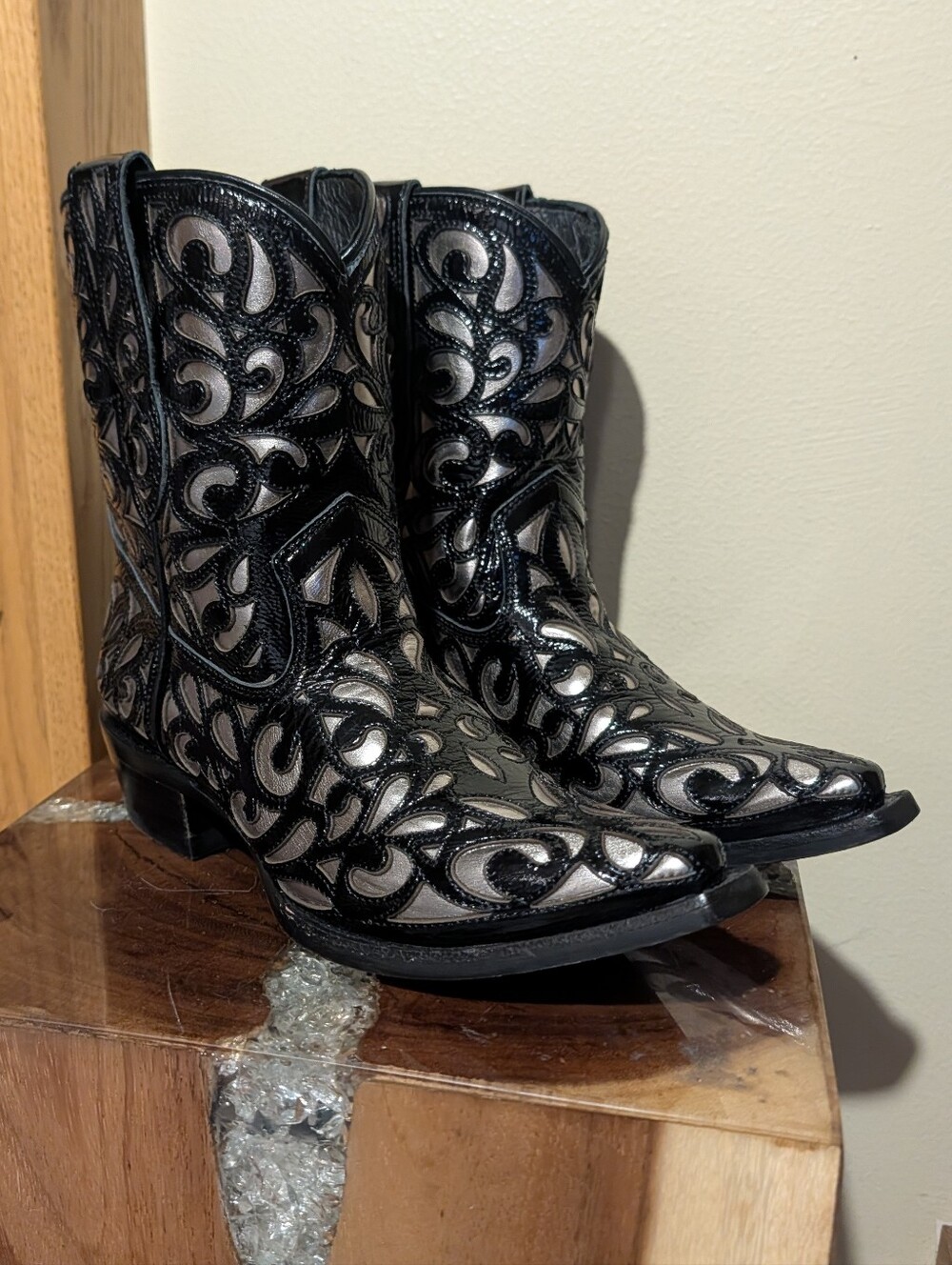 Ariat Valentina Outlay Western Boot in Black/Platinum sz 6 - Picture 4 of 12